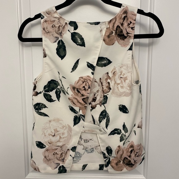 Floral sleeveless open back top - Picture 2 of 2